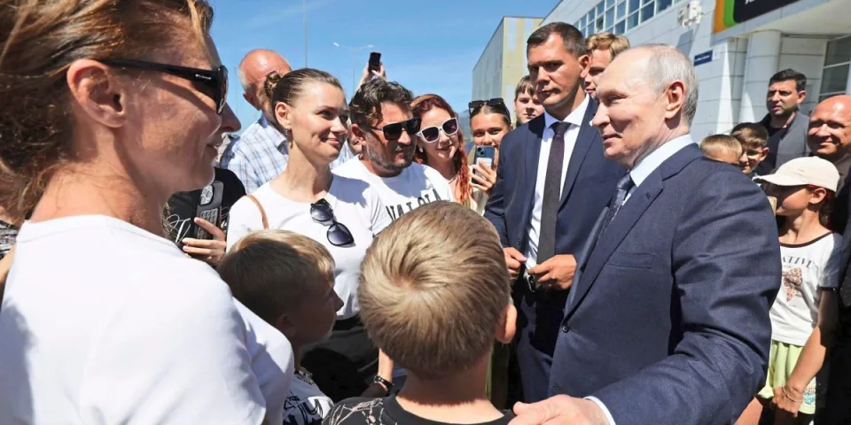 Vladimir Putin torna in pubblico per rafforzare il consenso prima delle elezioni parlamentari