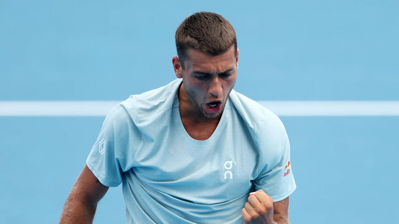 Cobolli rimonta Jodar e vola ai quarti del Masters 1000 di Cincinnati