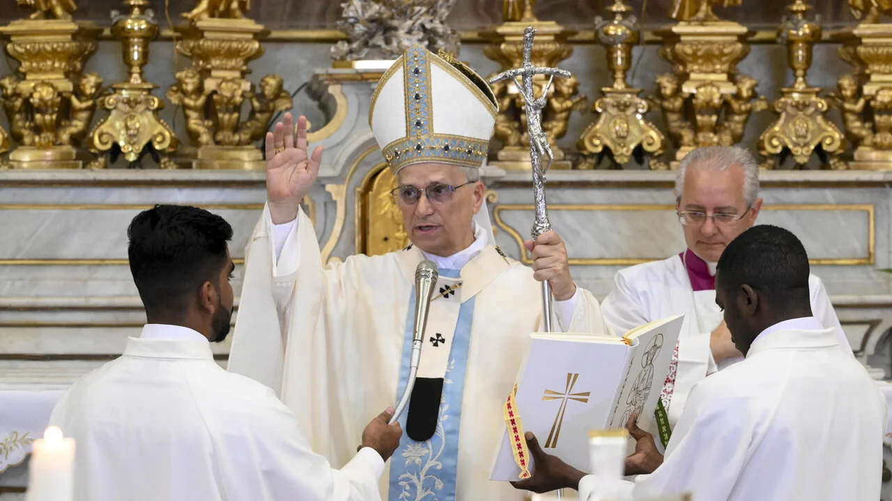 Papa durante l'omelia a Castel Gandolfo per la festa dell'Assunta