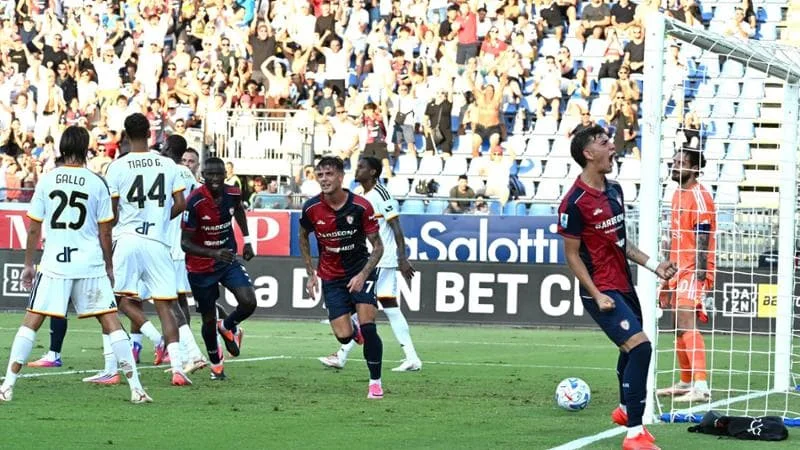 Cagliari batte il Lecce 1-0: decide Maldini, dedica a Kevin Carlos