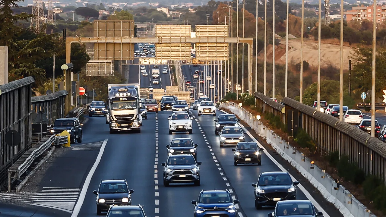 Bollino rosso per il controesodo: oltre 27 milioni di veicoli sulle strade italiane nel weekend