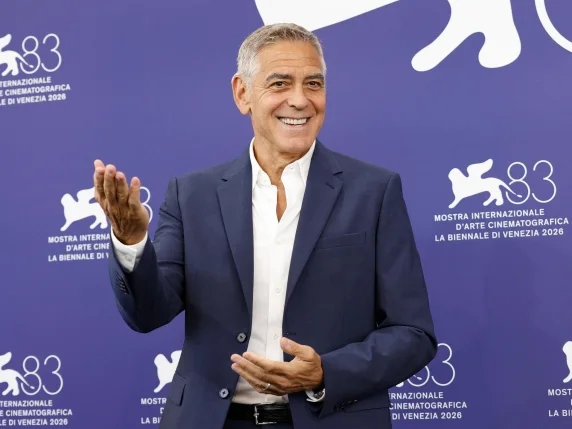 George Clooney riceve il Leone d'Oro alla carriera a Venezia: ricorda gli inizi difficili e annuncia l'addio alla regia per stare con la famiglia