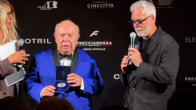 Lino Banfi riceve la medaglia della Camera: il ricordo della proposta di Craxi