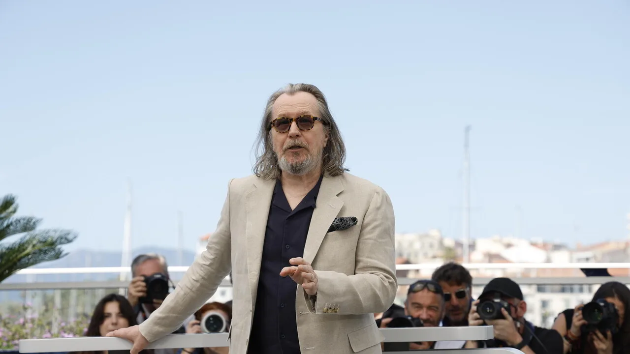 Gary Oldman sostiene che il nuovo James Bond sia stato scelto: favorito Jack Lowden