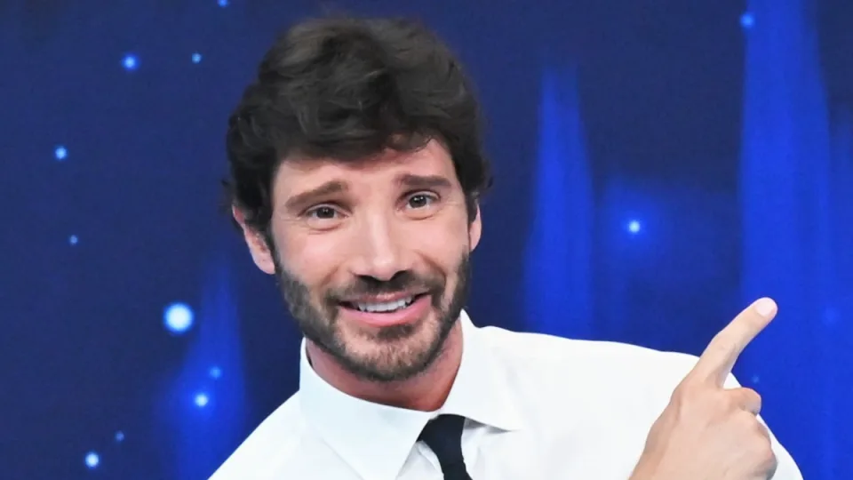 Affari Tuoi, il commosso addio di Lupo e Thanat: «La favola è finita»
