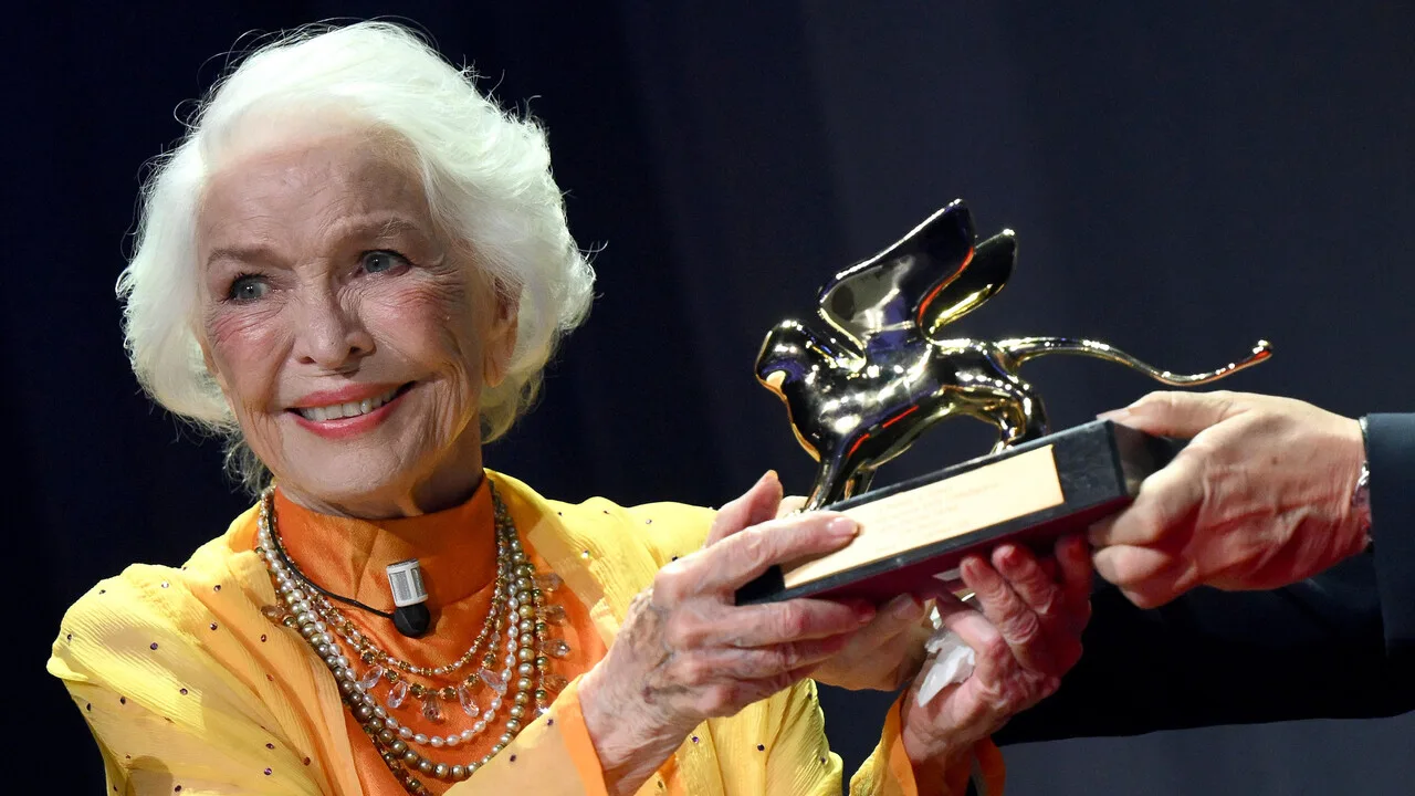 Venezia omaggia Ellen Burstyn: Leone d'oro alla carriera per una diva senza tempo