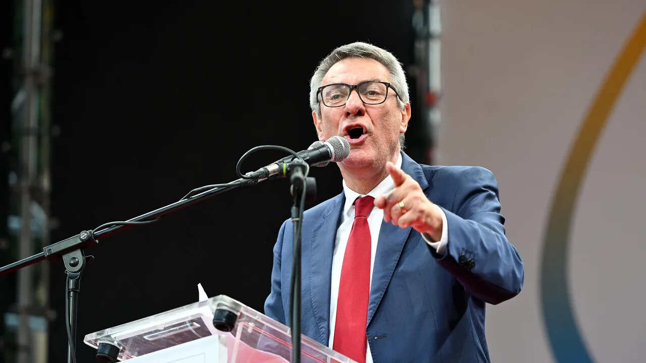 Cgil in piazza: 100mila in manifestazione, sciopero generale il 20 novembre