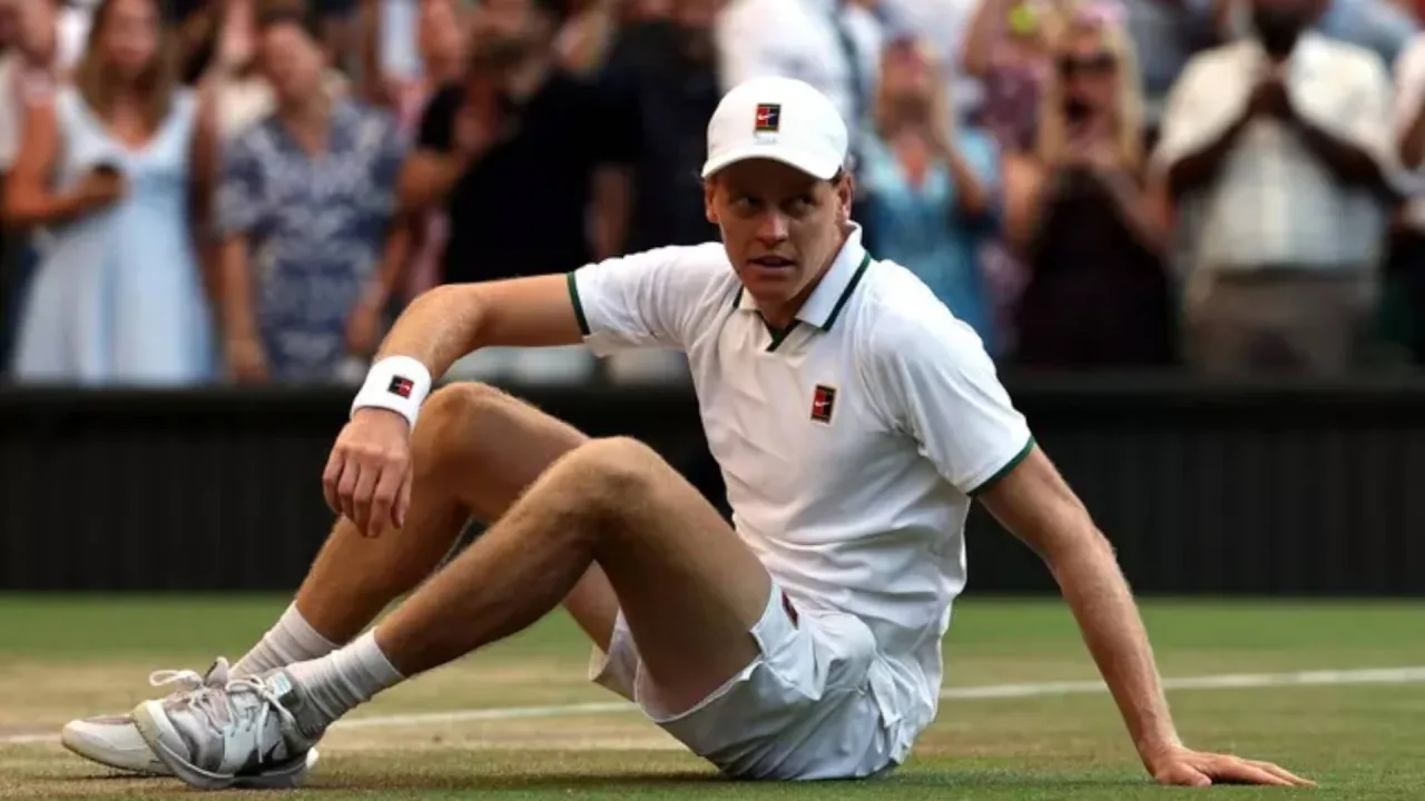 Tennis: Jannik Sinner si rialza e va a Riad