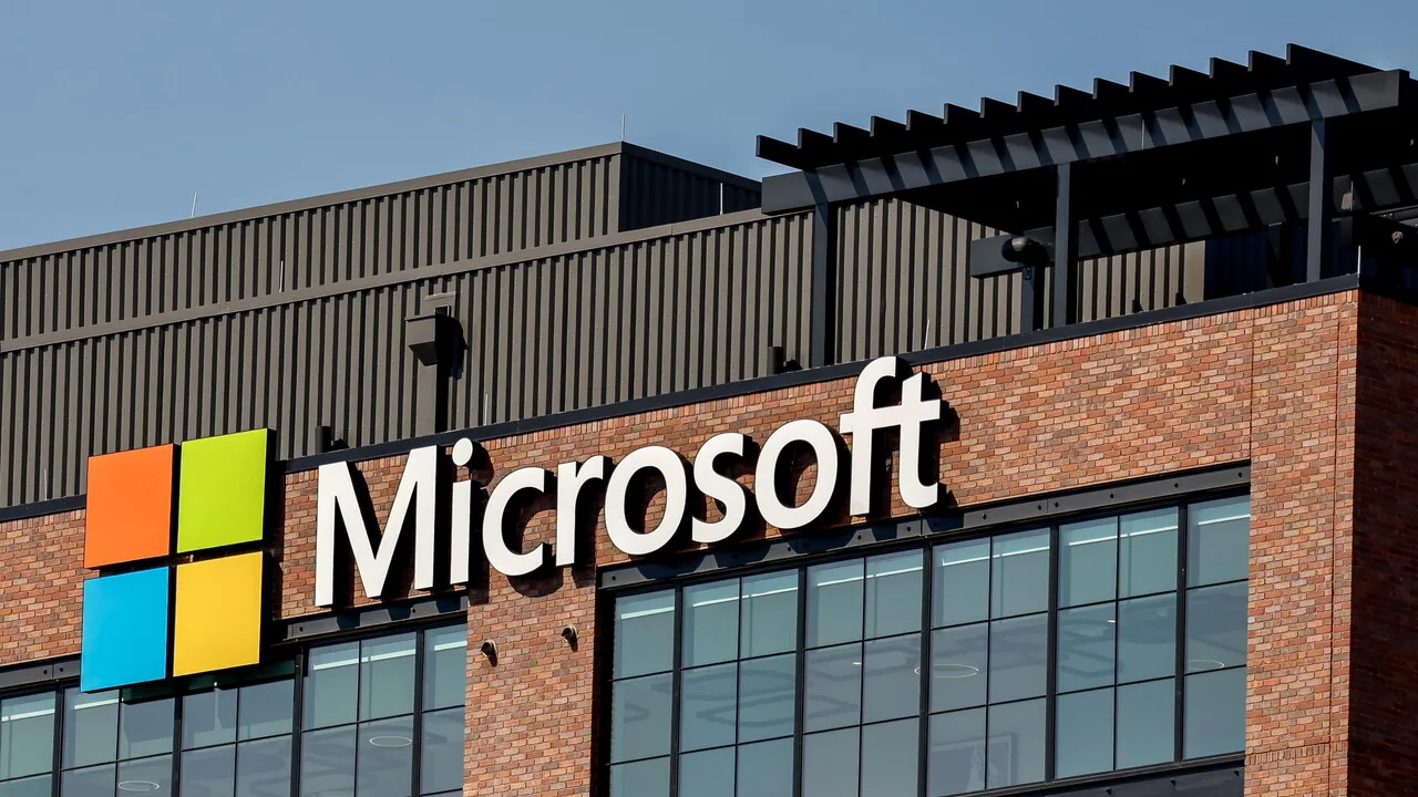 Microsoft lancia incentivi per l’esodo volontario di 60.000 dipendenti
