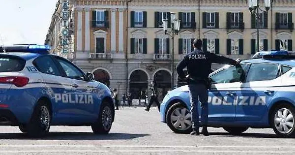 Cuneo, una cinquantina di studenti in presidio per la scuola pubblica: mattinata tranquilla sotto controllo