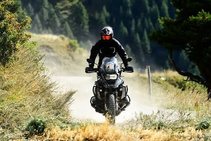 Sicurezza stradale: il Prefetto di Lecce adotta l'ordinanza di divieto per le moto