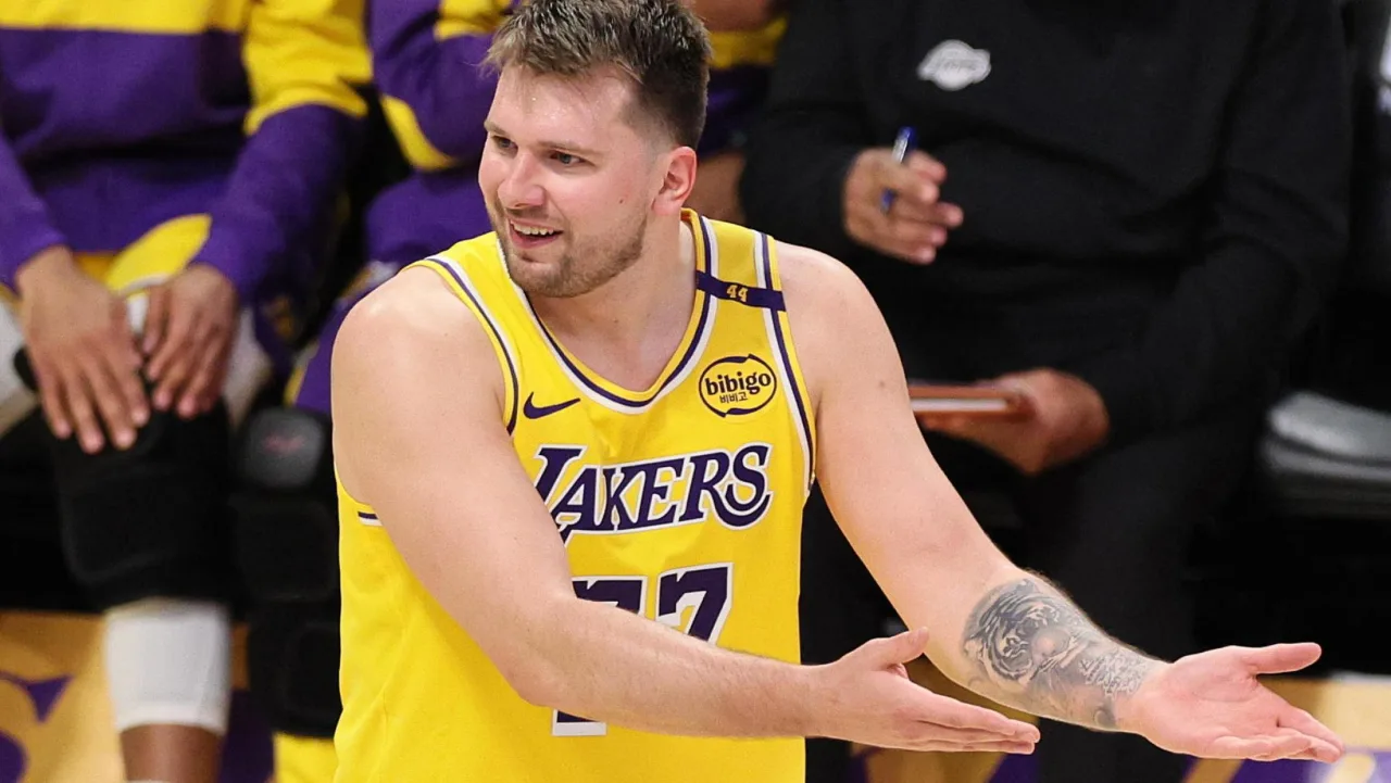 NBA, primo ko per i Sixers di LeBron. Doncic ne fa 52 nel successo dei Lakers