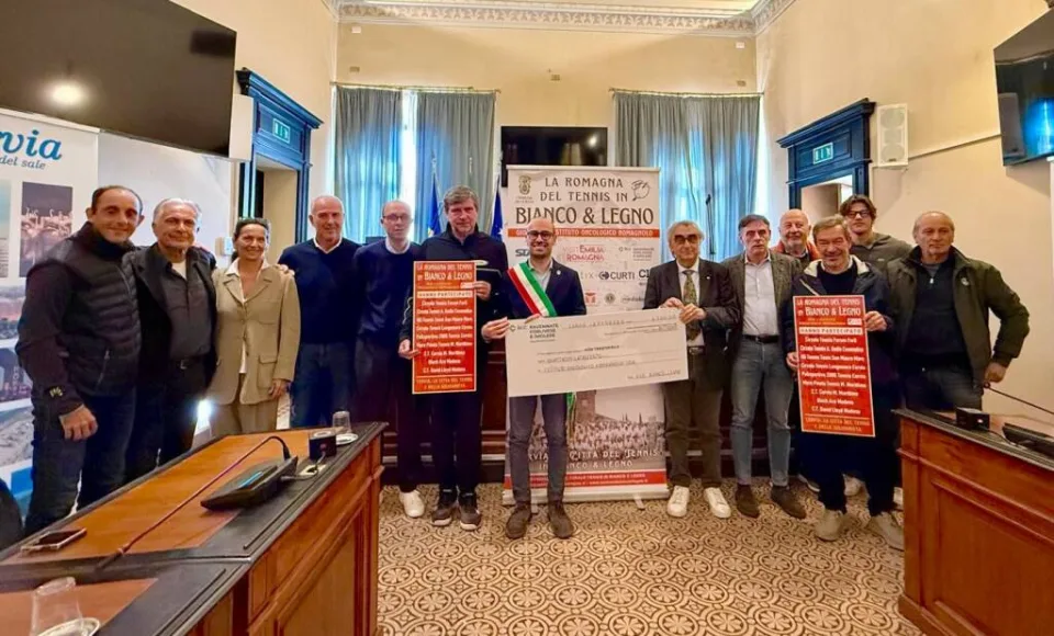 Tennis in Bianco e Legno consegna 4.300 euro all’Istituto Oncologico Romagnolo a Cervia